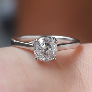 Anello di moissanite taglio portoghese 1CT Anello di fidanzamento solitario taglio portoghese Anello di moissanite incolore con montatura a cattedrale in argento sterling 925