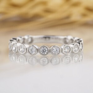Bezel Stackable Set in 10k14k/18k Rose Gold Bezel Wedding Band Bezel Stacking Bands Scalloped Stacking Band Round Moissanite Stackable Bands