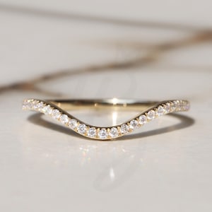 Alliance incurvée en moissanite en métal or jaune massif, alliance assortie empilable, or massif 14 carats, rehausseur d&#39;anneaux simple anneau délicat