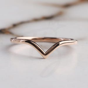 14k Gold Wishbone Ring, Solid Gold Chevron Stacking Ring, Curved Wedding Band, Women&#39;s V Shaped Ring, Stackable Thin Gold Band, Contour Ring