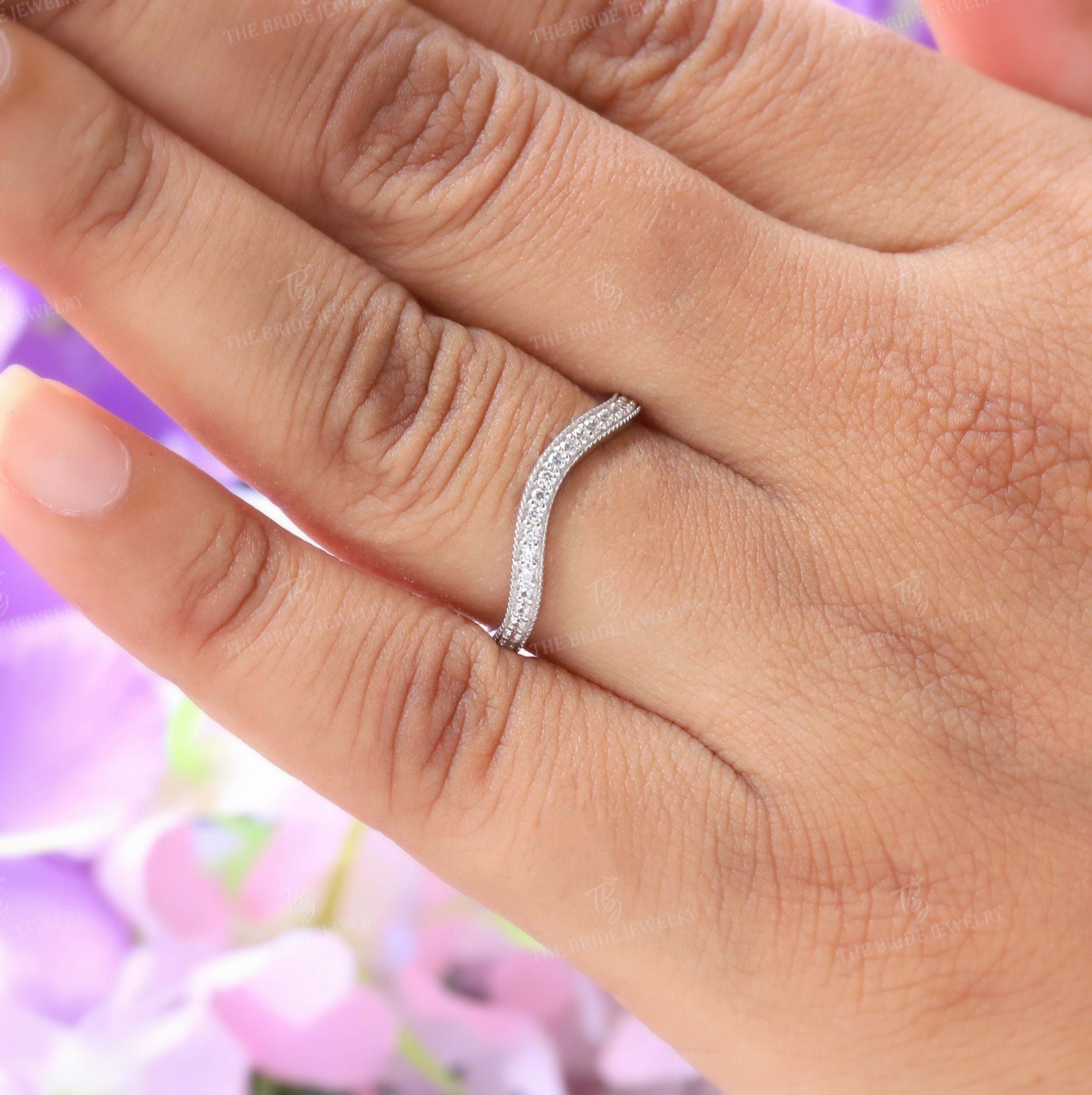 カーブした結婚指輪、コンターバンド、モアッサナイトのコンター結婚