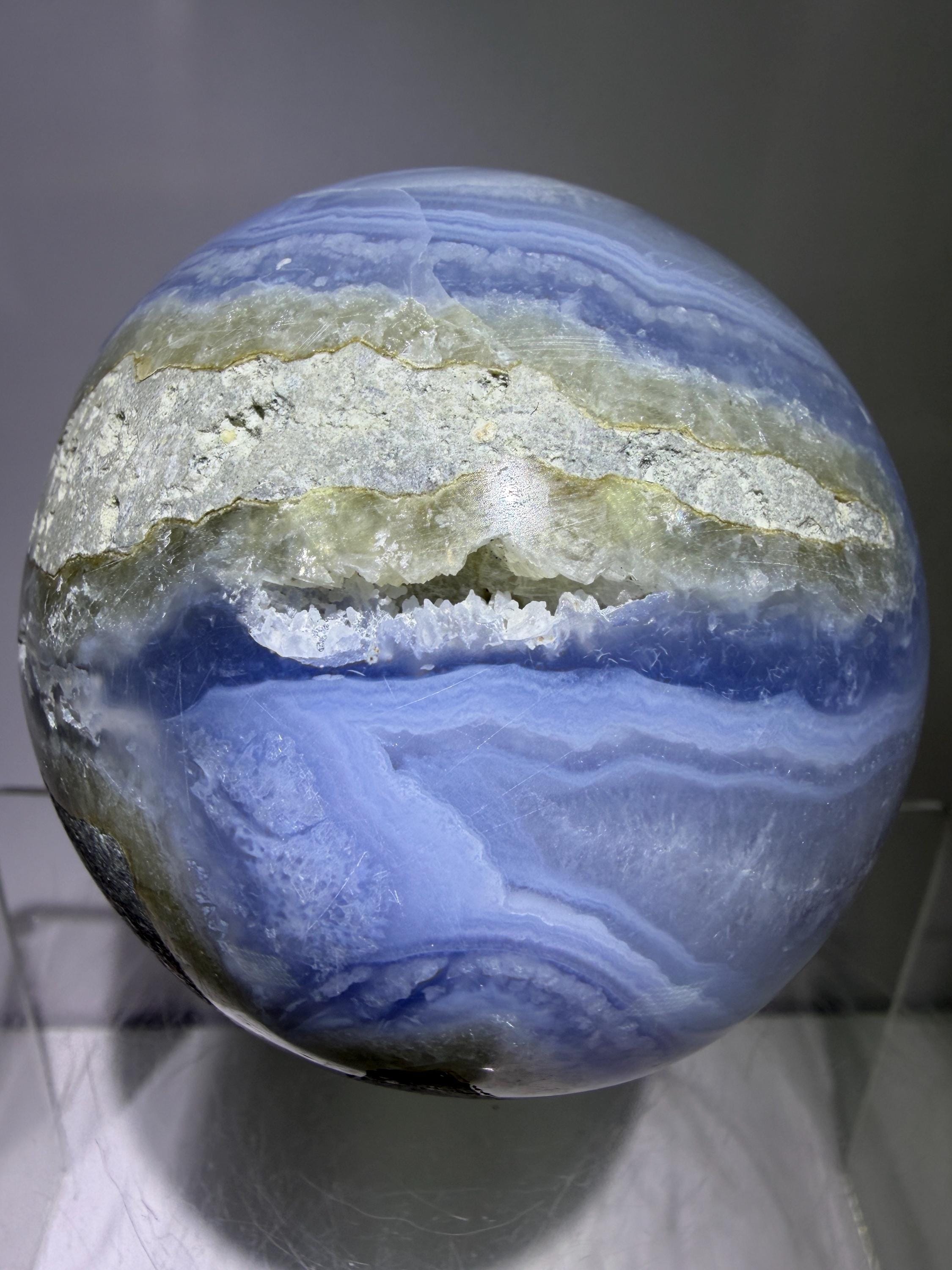 ドゥルージーブルーレースアゲートスフィア：69 mmのゴージャスな