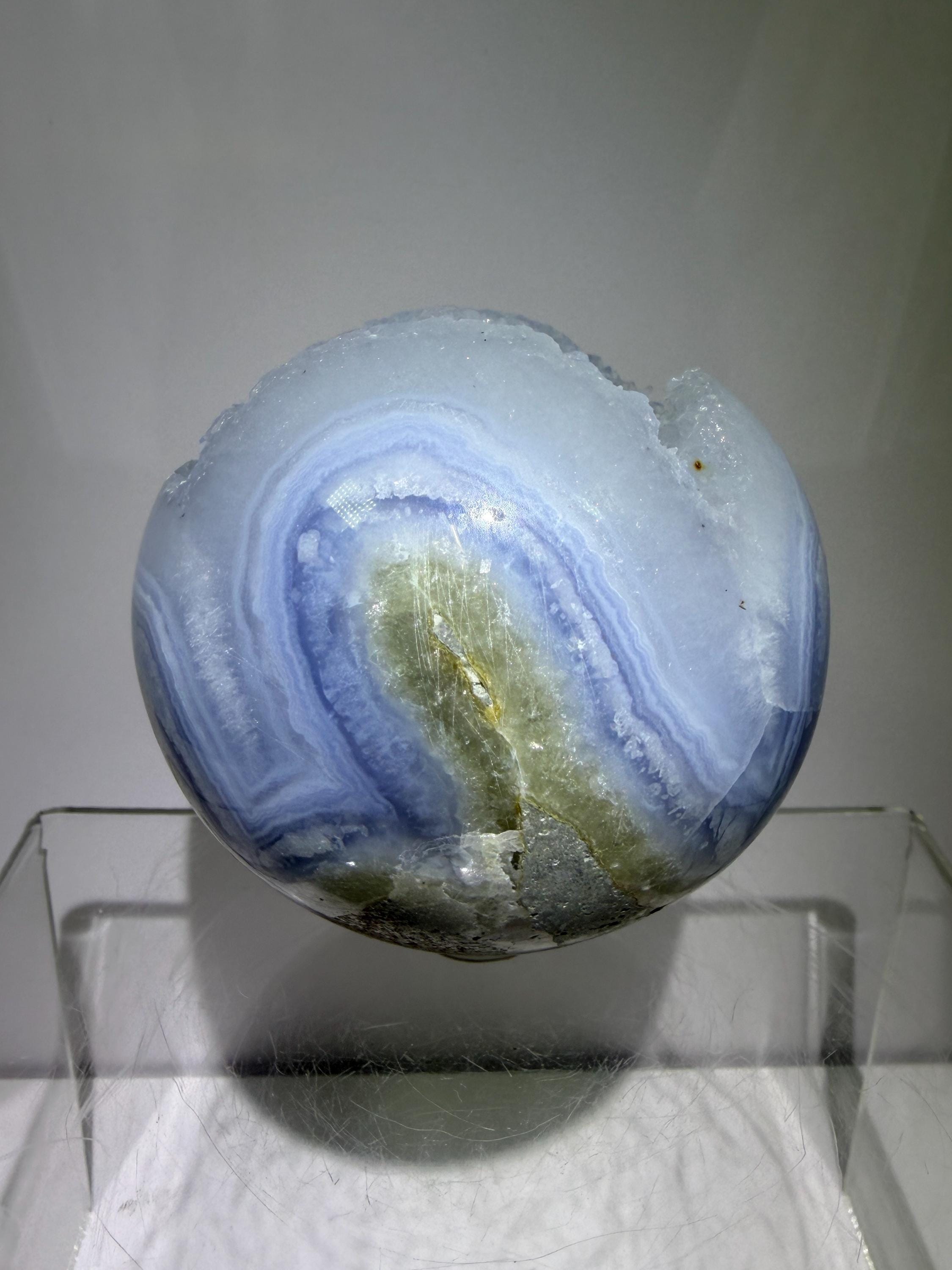 ドゥルージーブルーレースアゲートスフィア：69 mmのゴージャスな