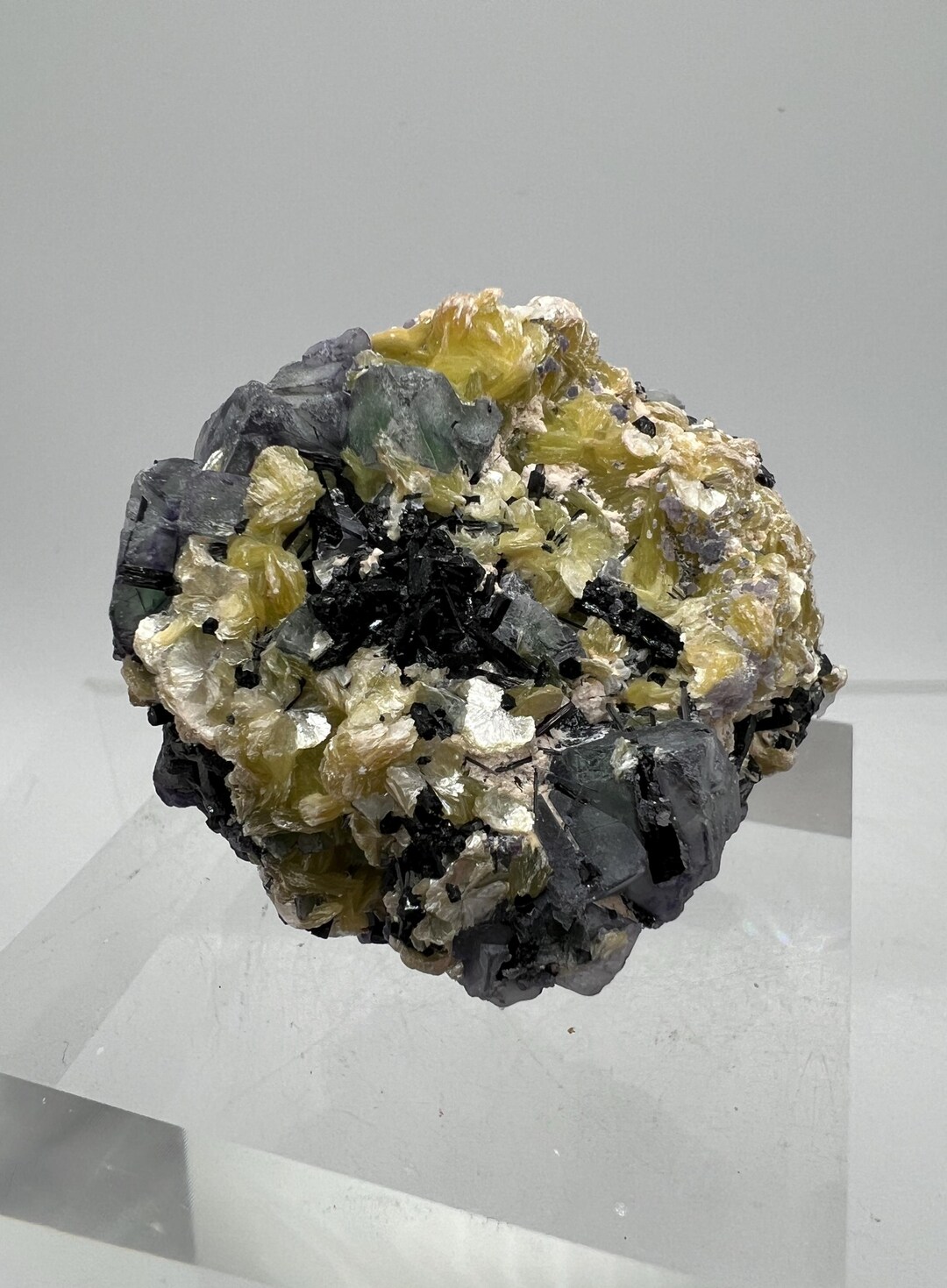 蛍石、トルマリン、バーミキュライト標本：ナミビア・エロンゴ産鉱物