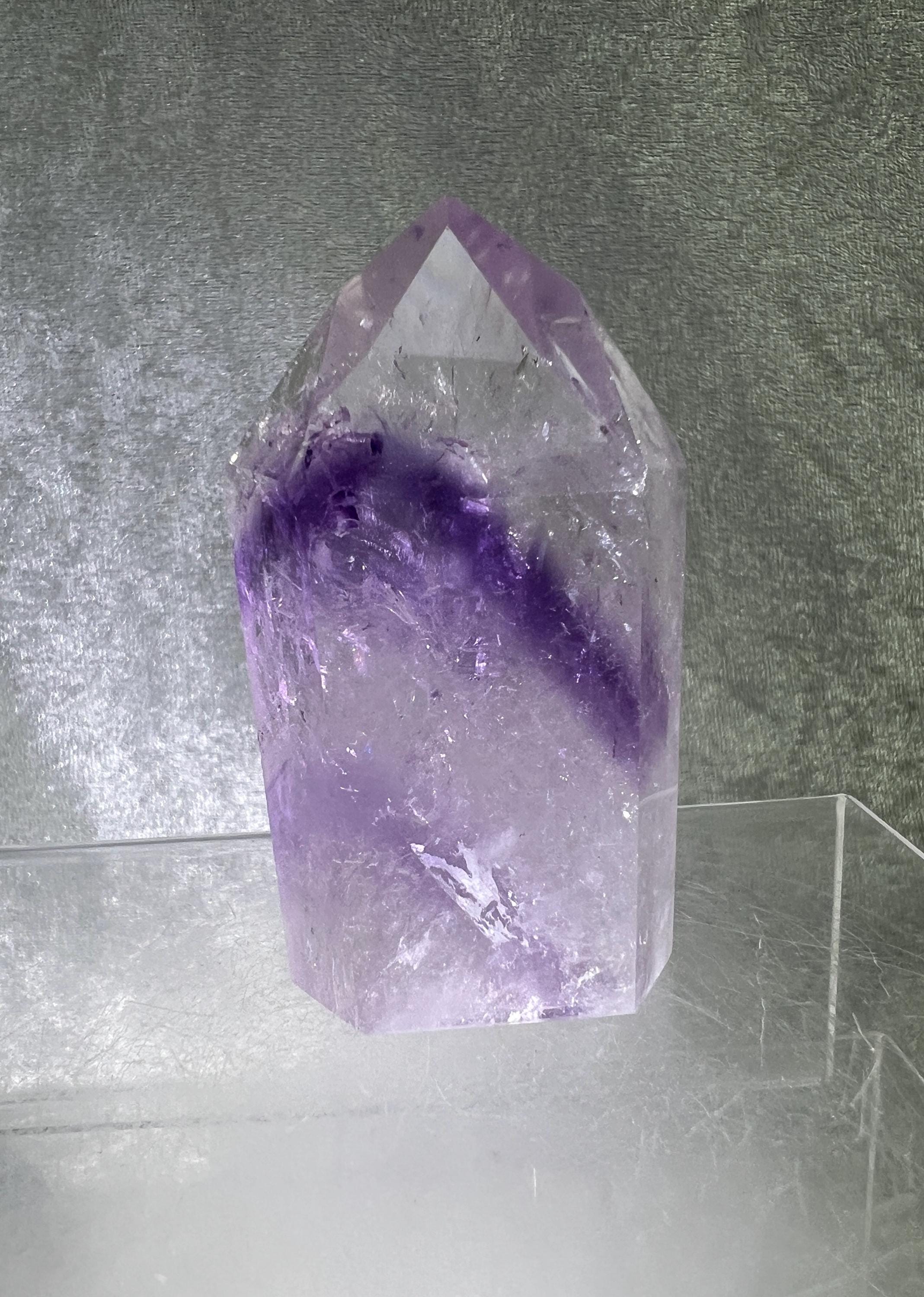 虹が浮かぶ幻のアメジストタワー ブラジル産高品質アメジストポイント
