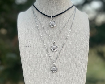 Collier à breloques tournesol, tournesol argenté, cordon noir réglable, chaîne délicate hypoallergénique en acier inoxydable, cadeau ami amoureux des tournesols