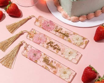 Gepersonaliseerde boekenlegger met naam, cadeau van epoxyhars voor lezers, voor mama, beste vriendin, bloemenboekenlegger, geboortebloem, souvenir