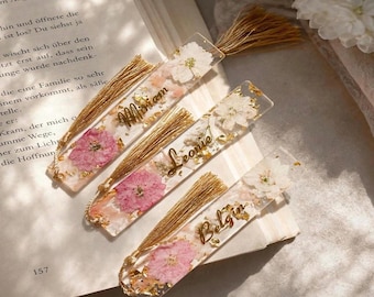 Personalized bookmark with name | Epoxy resin bookmark with real dried flowers | Gift for readers