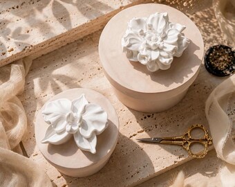 Handmade decorative bowl with white floral decoration | Jewelry bowl | Elegant home decor | Gift for women | Travertine bowl with flowers