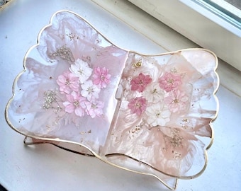 Quran holder made of epoxy resin with real flowers, Bayram 2026 gift for mom, personalized rahle | Islamic gift