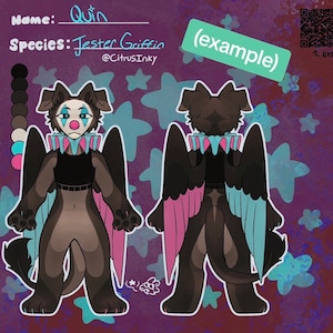 Może przedstawiać: Cyfrowa grafika postaci Jester Griffin o imieniu Quin, z psią głową z makijażem klauna i pierzastymi skrzydłami. Projekt zawiera paletę kolorów i nazwę sklepu Etsy. Tło jest fioletowe z niebieskimi gwiazdami.