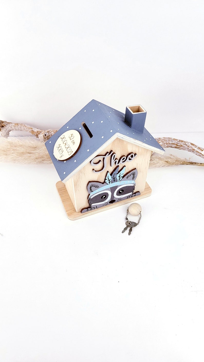 buntes bienchen spardose waschbär aus holz für kinder auf wunsch mit personalisierung in blau