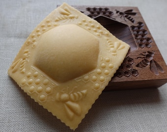 Ravioli board, Fresh Pasta board, Filled cookie wooden  Board 10 x 10 cm,  Bee pattern