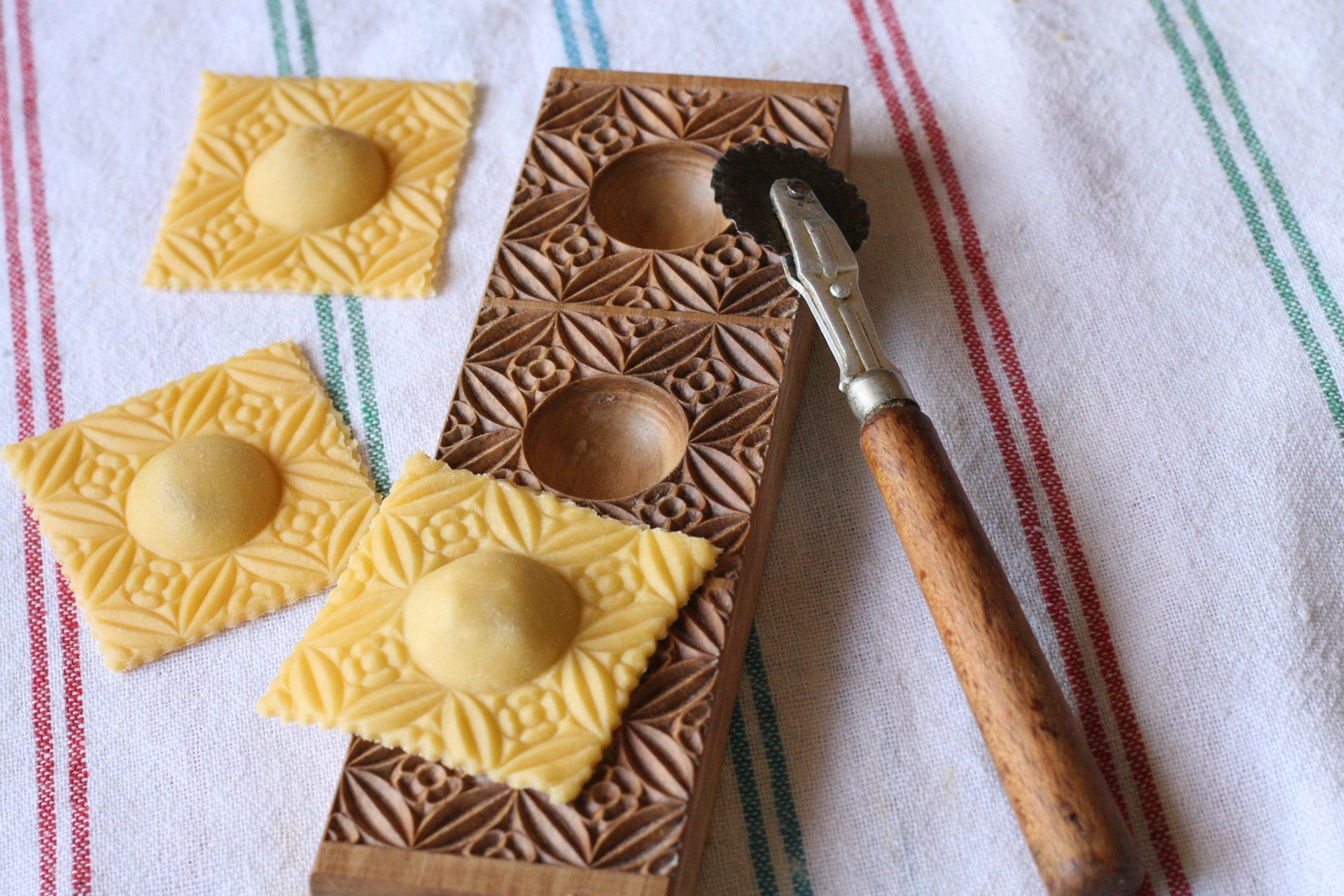 Wooden Ravioli Board: Fresh Pasta Mold, Flower Pattern, - Etsy