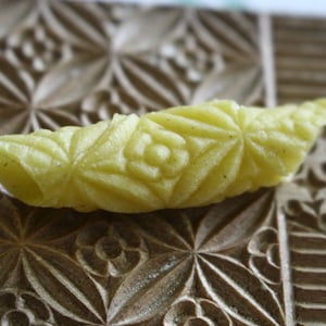 Garganelli board, Cavarola board, Gnocchi board, Cavatelli board, Fresh Pasta wooden Board, flower pattern