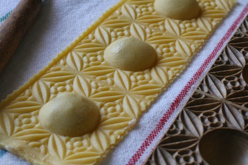 Wooden Ravioli Board: Fresh Pasta Mold, Flower Pattern, - Etsy