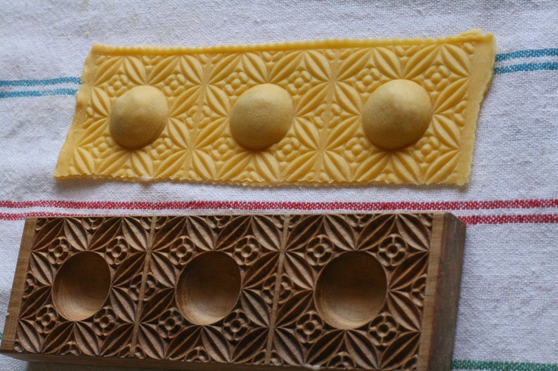 Wooden Ravioli Board: Fresh Pasta Mold, Flower Pattern, - Etsy