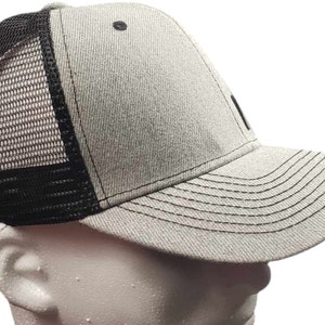 Casquette trucker gris foncé et noire à bouton-pression RESPECTFULLY FCK OFF, RESPECTFULLY image 2