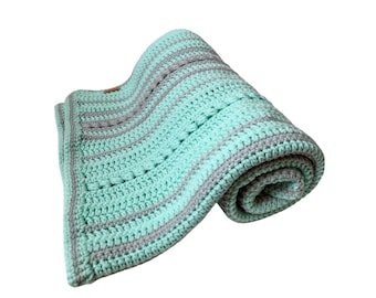 handmade baby blanket, crochet baby blanket, green baby blanket, baby shower gift, baby afghan, baby baptism gift, green nursery decor