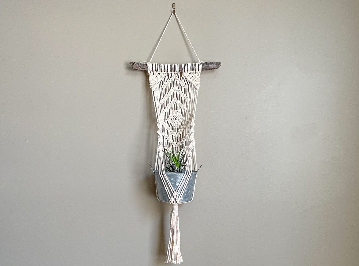 Driftwood macrame pared colgando titular de la planta macrame | Etsy