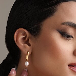 Dangle Dream Earrings, Freshwater Pearl, 18K Gold Plated Steel, Elegant Jewellery