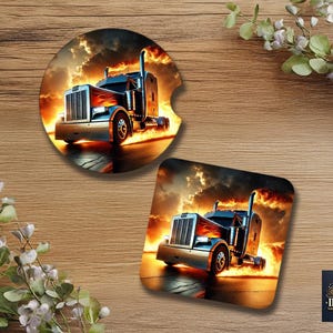 Könnte beinhalten: Zwei Untersetzer für Autos mit einem Sattelschlepper-Design. Einer ist rund, der andere quadratisch. Der Truck ist silber und blau mit Flammen, vor einem feurigen Sonnenuntergang. Auf einer Holzoberfläche.