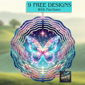 Puede incluir: Una pieza de arte metálica circular en capas con un diseño de mariposa vibrante en tonos rosa, azul y morado. La obra de arte incluye el texto "9 FREE DESIGNS With Purchase" y el logotipo de Inkbard. El fondo muestra un paisaje sereno.