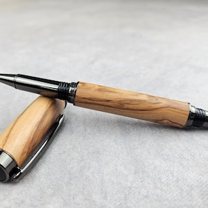 Rollerball - Unikat - handgemacht - aus Olivenholz