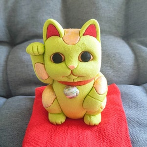 Maneki-Neko green lucky cat, beckoning cat, welcoming cat, money cat lucky charm, silk, new in box, purrfect condition.