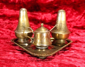 Vintage kitchen spice set/salt and pepper shaker