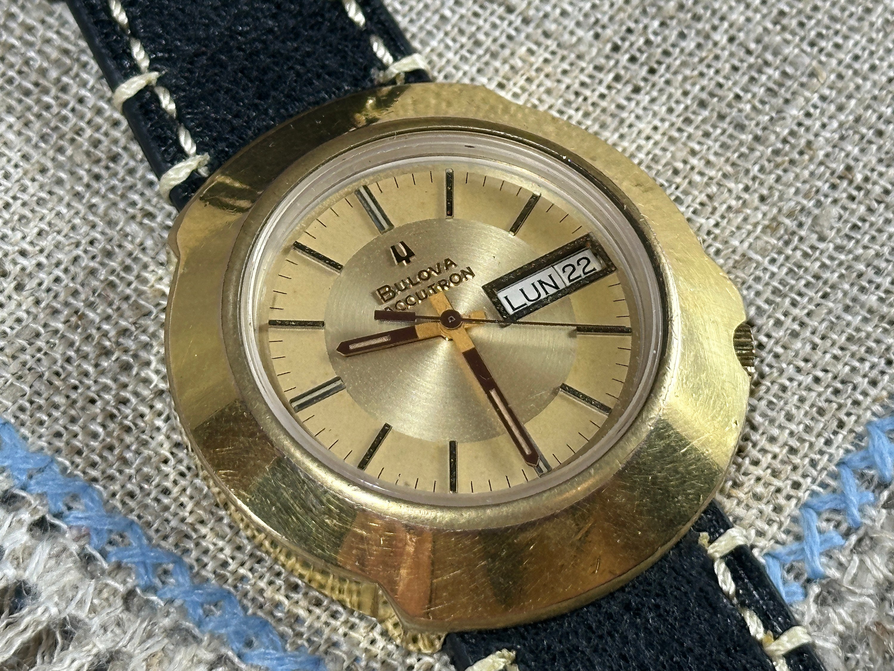 ヴィンテージ スイス製腕時計 / BULOVA ACCUTRON / 音叉式メンズ腕時計