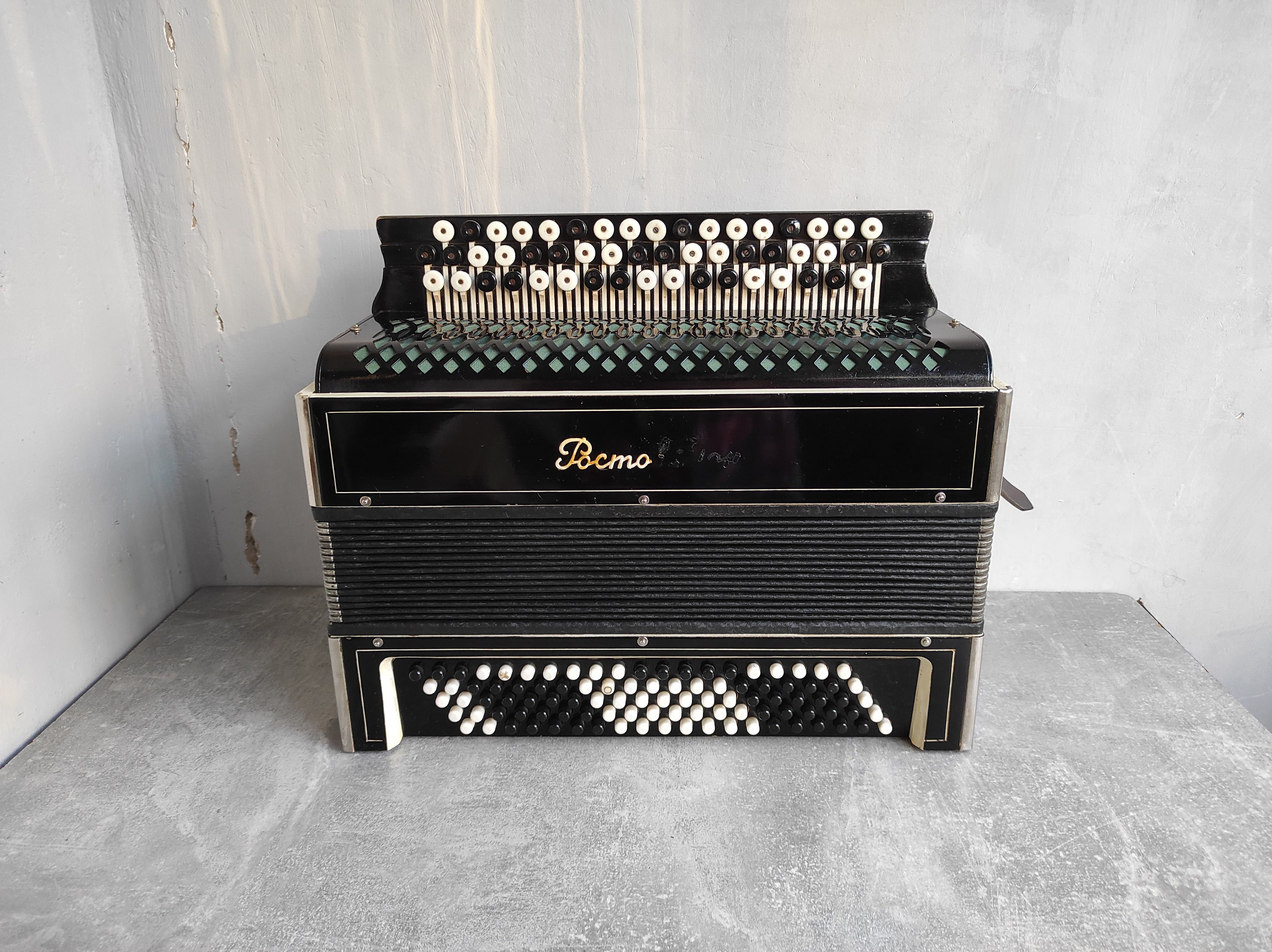 Russian button accordion - Etsy 日本