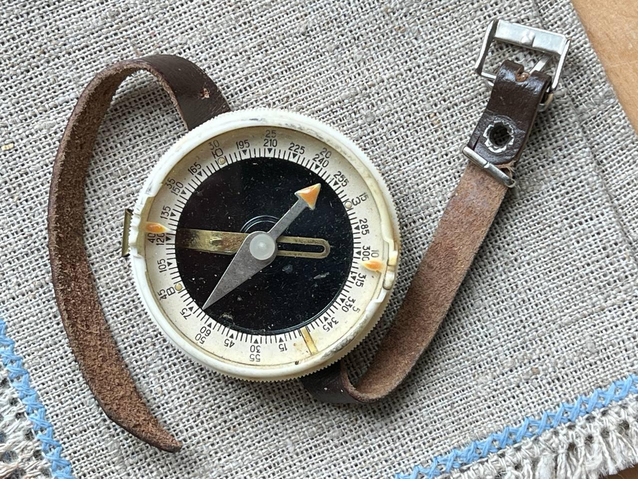 Boussole Militaire Vintage – Compas Adrianov – Officier Soviétique URSS