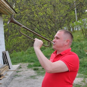 Instrumento de sopro de bronze Horn Pioneer feito na URSS