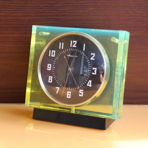 horloge soviétique vintage Molniy, horloge de table intérieure couleur vert plexiglas