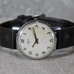Reloj vintage / Luch / Reloj de pulsera mecánico soviético para hombre / ultrafino