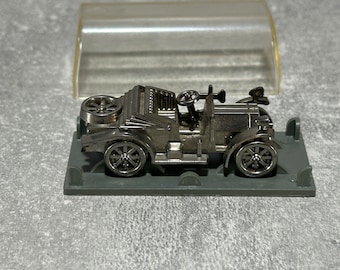 ソビエトヴィンテージZil-117ダイキャストカーモデル。1980年代にソ連