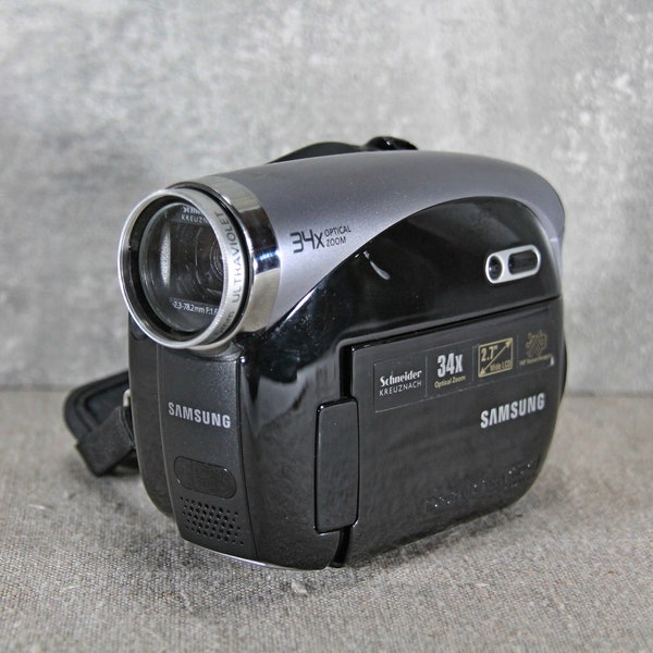 Video camera Samsung / Schneider kreuznach/lens f = 2.3 - 78.2 mm, optical zooms 34