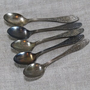 Conjunto de colheres de chá de cuproníquel vintage, colheres banhadas a prata com 5 peças. URSS, colheres de café raras de presente.