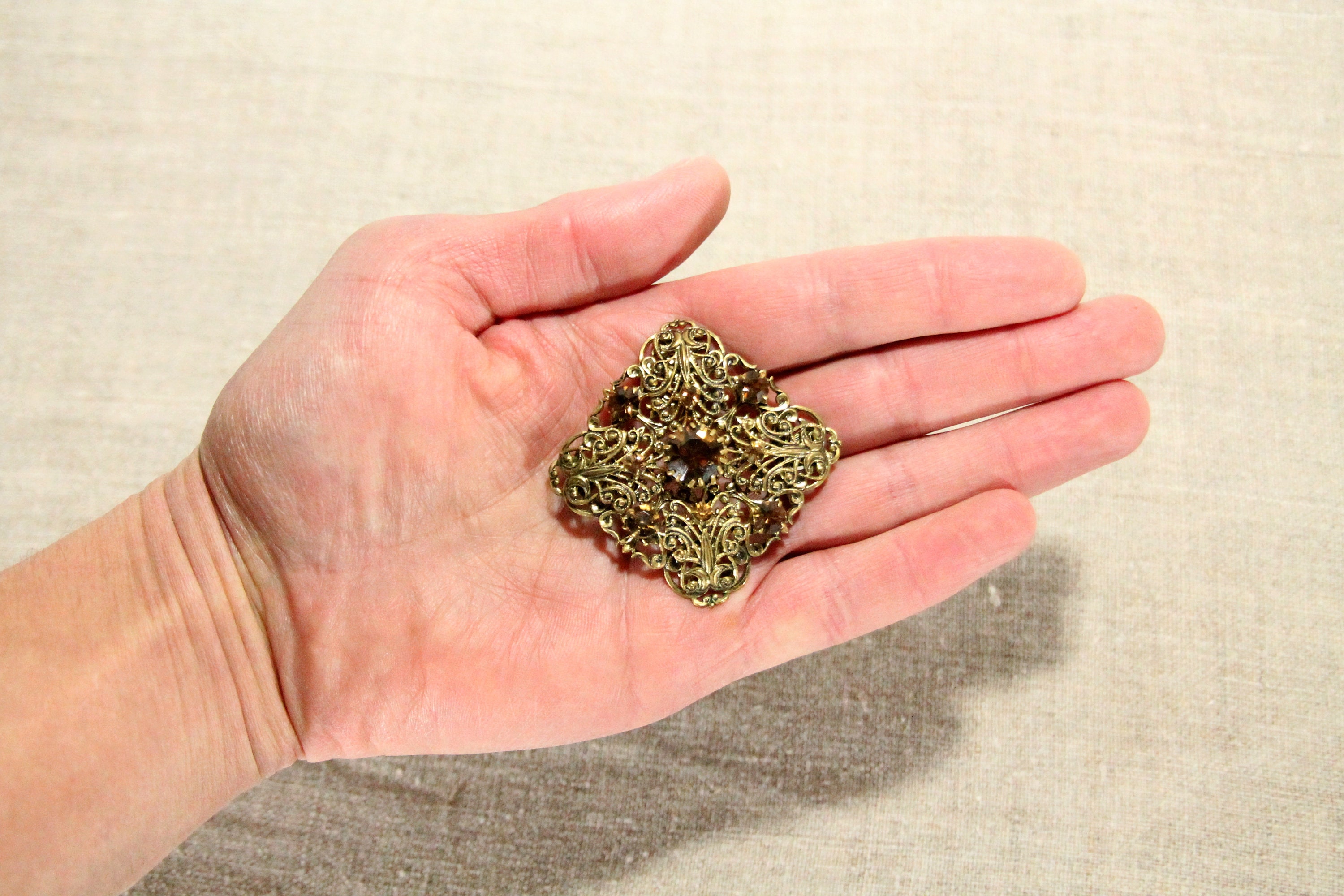 Broche Ancienne En Métal Bronze Et Strass - Bijou Vintage Occasion - Décoratif