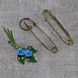 vintage brooches, decorative pin, jewelry for her, retro patterned brooches.