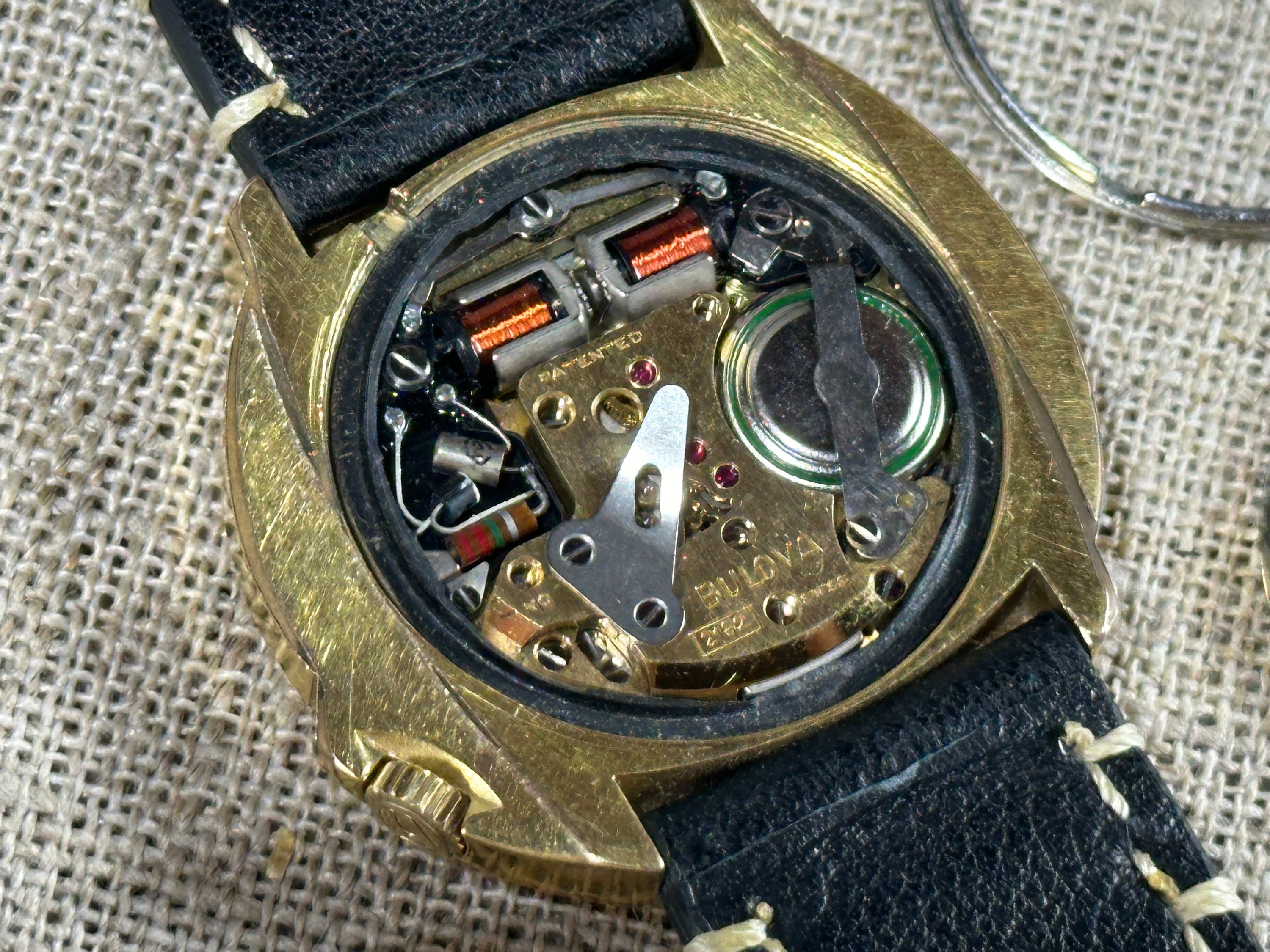 ヴィンテージ スイス製腕時計 / BULOVA ACCUTRON / 音叉式メンズ腕時計