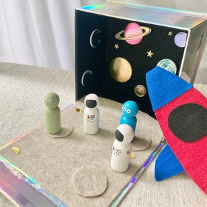Outer Space Peg People Play Set, Quiet Toy, Astronaut Peg People, Alien Peg doll, Busy Box, Gift For Kids