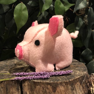 Chubby pink pig felt plushie
