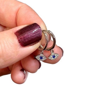 Orecchini a cerchio pendenti in argento sterling e zirconi cubici