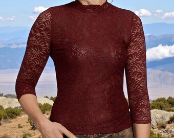 Trachtenbluse dunkel Rot – Elegante Spitzenbluse mit Stehkragen & 3/4-Arm | Feminine Dirndlbluse von Trachtenhans