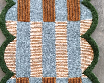 Hand-Tufted Wool Checker Rug: Modern Scalloped Design, Custom Blue Accent