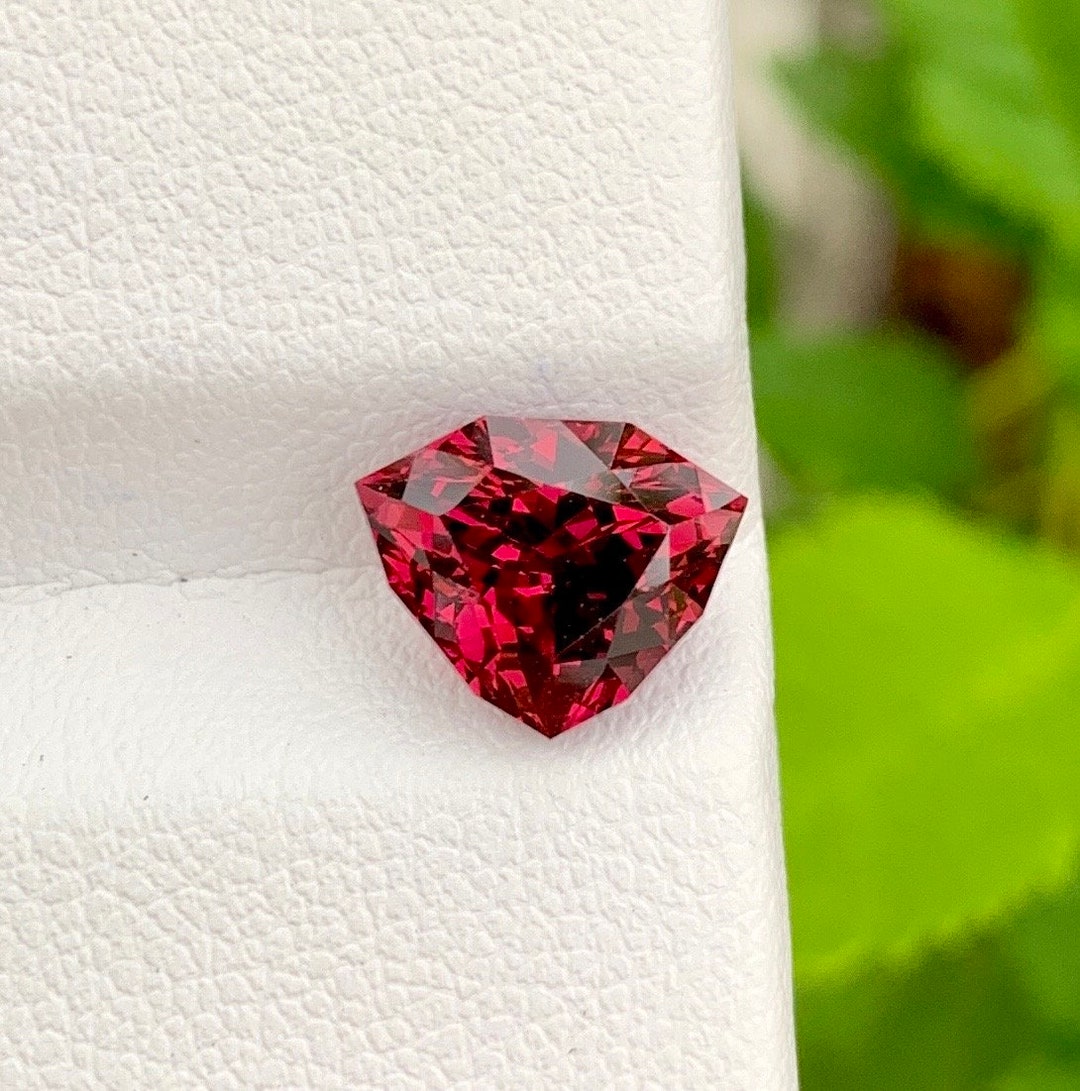 Rhodolite Rouge Pourpre Du Mozambique – 1,80 Carat – Naturel Sans Traitement