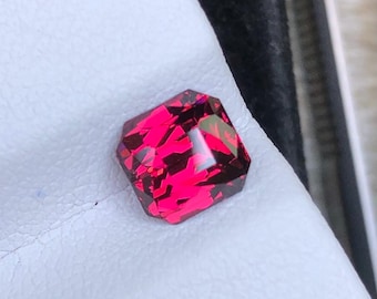 RARE !! RHODOLITE ROUGE POURPRE D'AFRIQUE : 5.5 mm x 4.8 mm