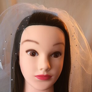 Véu de casamento e comunhão em tule